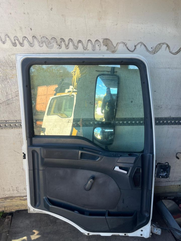 MAN TGL 12.240 Fahrertür, Tür links weiß mit Spiegel RN005 - Porta e peças por Camião: foto 2 MAN TGL 12.240 Fahrertür, Tür links weiß mit Spiegel RN005 - Porta e peças por Camião: foto 2