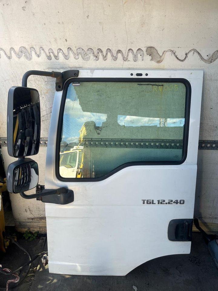 MAN TGL 12.240 Fahrertür, Tür links weiß mit Spiegel RN005 - Porta e peças por Camião: foto 1 MAN TGL 12.240 Fahrertür, Tür links weiß mit Spiegel RN005 - Porta e peças por Camião: foto 1