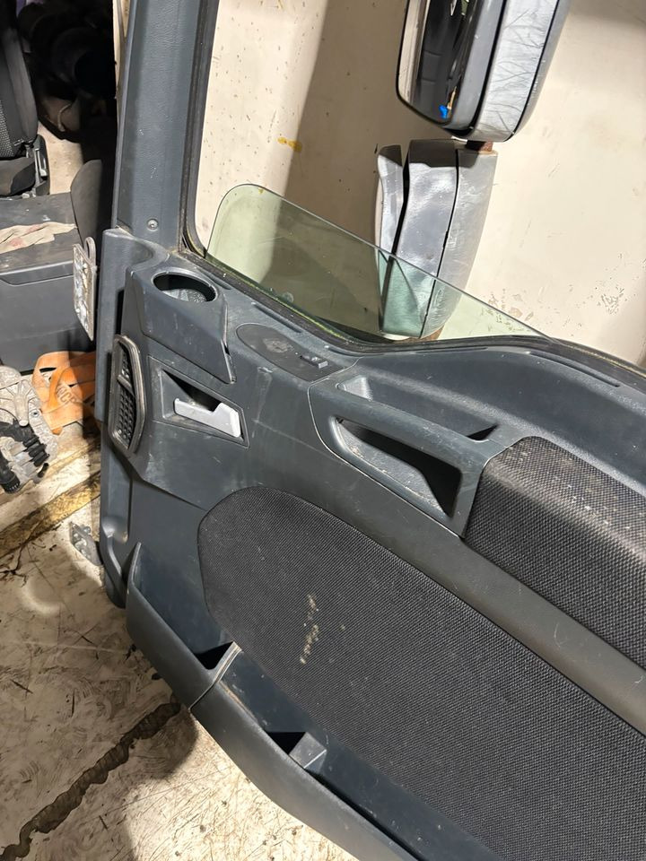 MAN TGL Beifahrertür,grau,Spiegel&Innenverkleidung LN 25 - Porta e peças por Camião: foto 5 MAN TGL Beifahrertür,grau,Spiegel&Innenverkleidung LN 25 - Porta e peças por Camião: foto 5