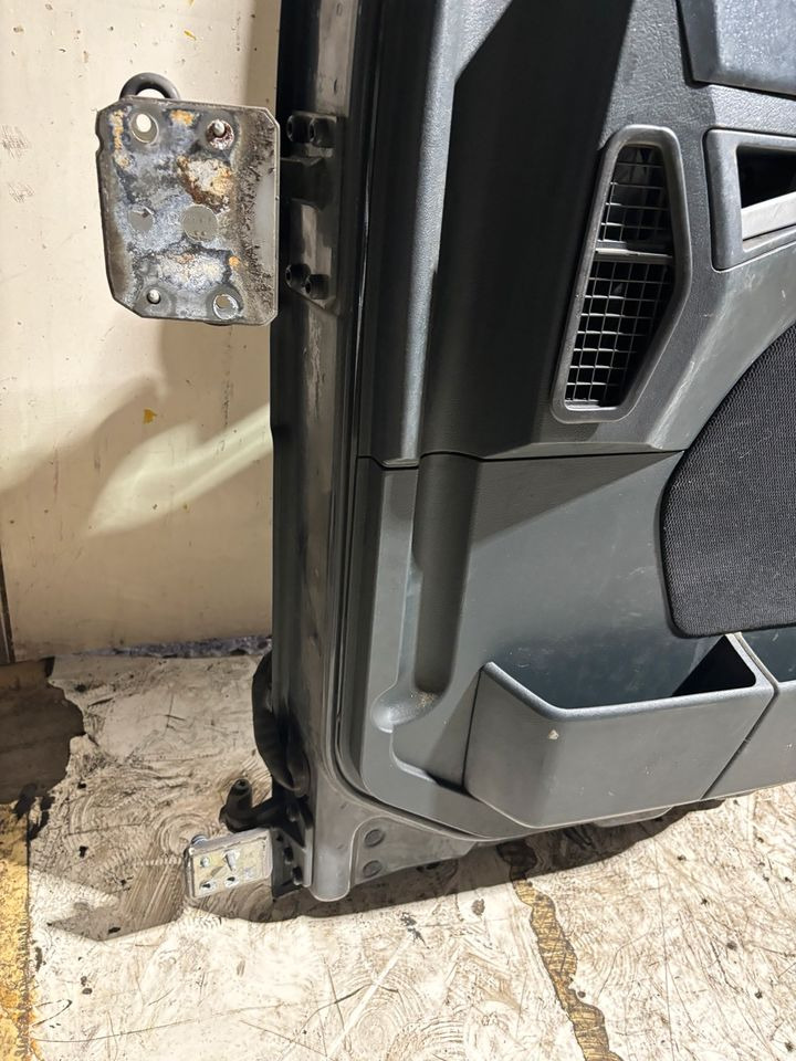 MAN TGL Beifahrertür,grau,Spiegel&Innenverkleidung LN 25 - Porta e peças por Camião: foto 4 MAN TGL Beifahrertür,grau,Spiegel&Innenverkleidung LN 25 - Porta e peças por Camião: foto 4