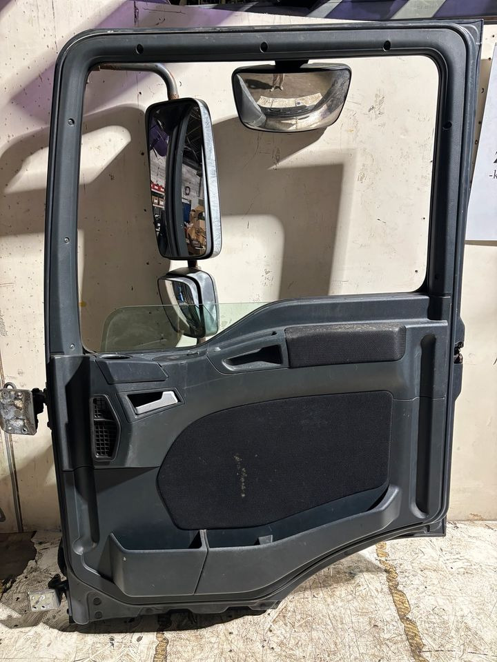 MAN TGL Beifahrertür,grau,Spiegel&Innenverkleidung LN 25 - Porta e peças por Camião: foto 3 MAN TGL Beifahrertür,grau,Spiegel&Innenverkleidung LN 25 - Porta e peças por Camião: foto 3