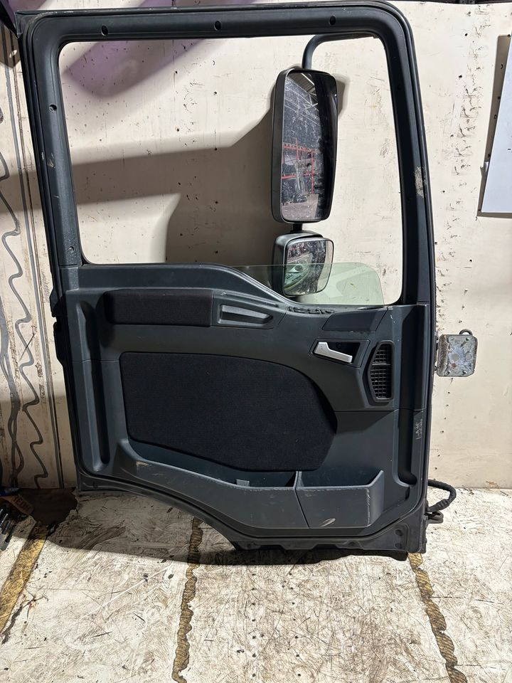 MAN TGL Fahrertür,grau Spiegel&Innenverkleidung Euro 5/6 LN 24 - Porta e peças por Camião: foto 3 MAN TGL Fahrertür,grau Spiegel&Innenverkleidung Euro 5/6 LN 24 - Porta e peças por Camião: foto 3