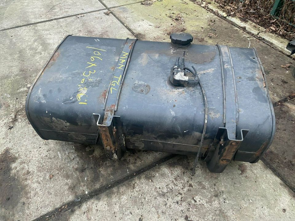 MAN TGL TGM Dieseltank Tank Tankbehälter - Tanque de combustível por Camião: foto 4 MAN TGL TGM Dieseltank Tank Tankbehälter - Tanque de combustível por Camião: foto 4