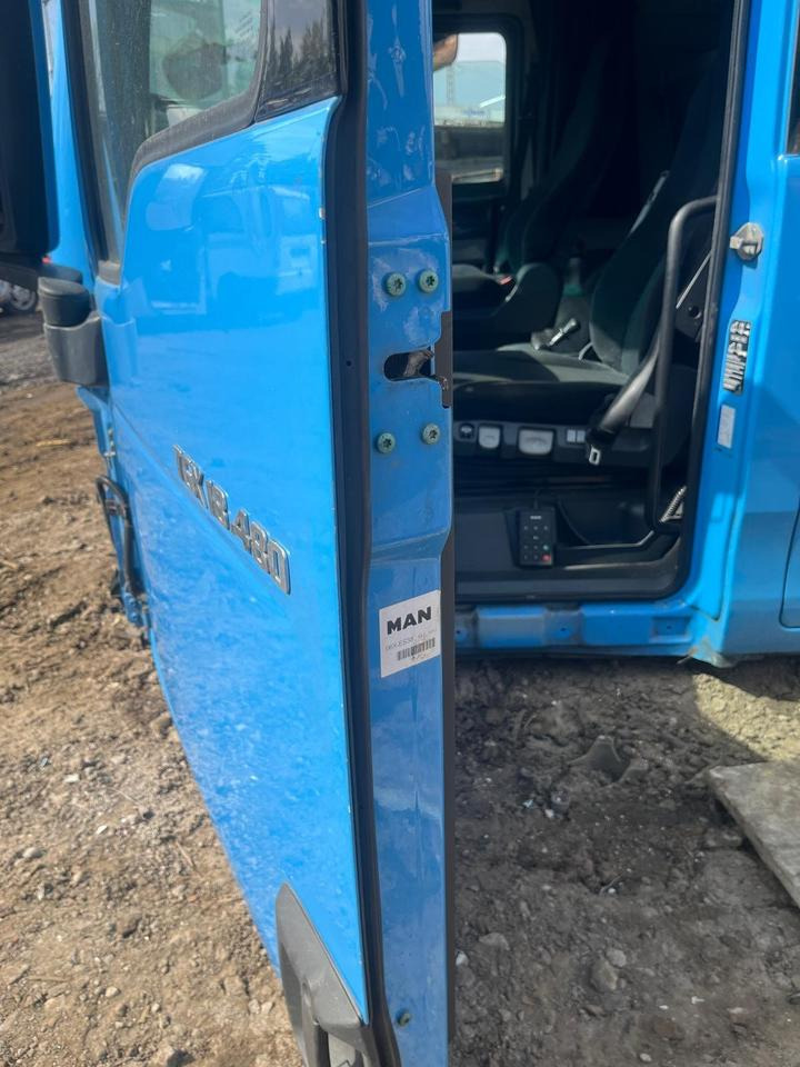 MAN TGX EU6 Fahrertür, Tür blau, Spiegel & Innenverkleidung - Porta e peças por Camião: foto 5 MAN TGX EU6 Fahrertür, Tür blau, Spiegel & Innenverkleidung - Porta e peças por Camião: foto 5