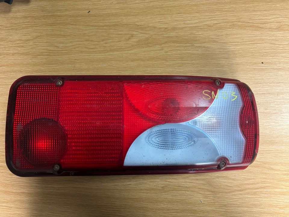 MAN TGX Rücklicht Rechts 81.25225-6551 SN 03 - Farol traseiros por Camião: foto 1 MAN TGX Rücklicht Rechts 81.25225-6551 SN 03 - Farol traseiros por Camião: foto 1