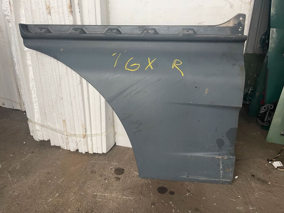 MAN TGX TGA Abdeckung Türverlängerung Rechts - Porta e peças por Camião: foto 1 MAN TGX TGA Abdeckung Türverlängerung Rechts - Porta e peças por Camião: foto 1