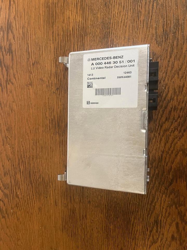 Mercedes Actros MP4 LU Video Radar Decision Unit A0004463051 - Sistema de navegação por Camião: foto 3 Mercedes Actros MP4 LU Video Radar Decision Unit A0004463051 - Sistema de navegação por Camião: foto 3