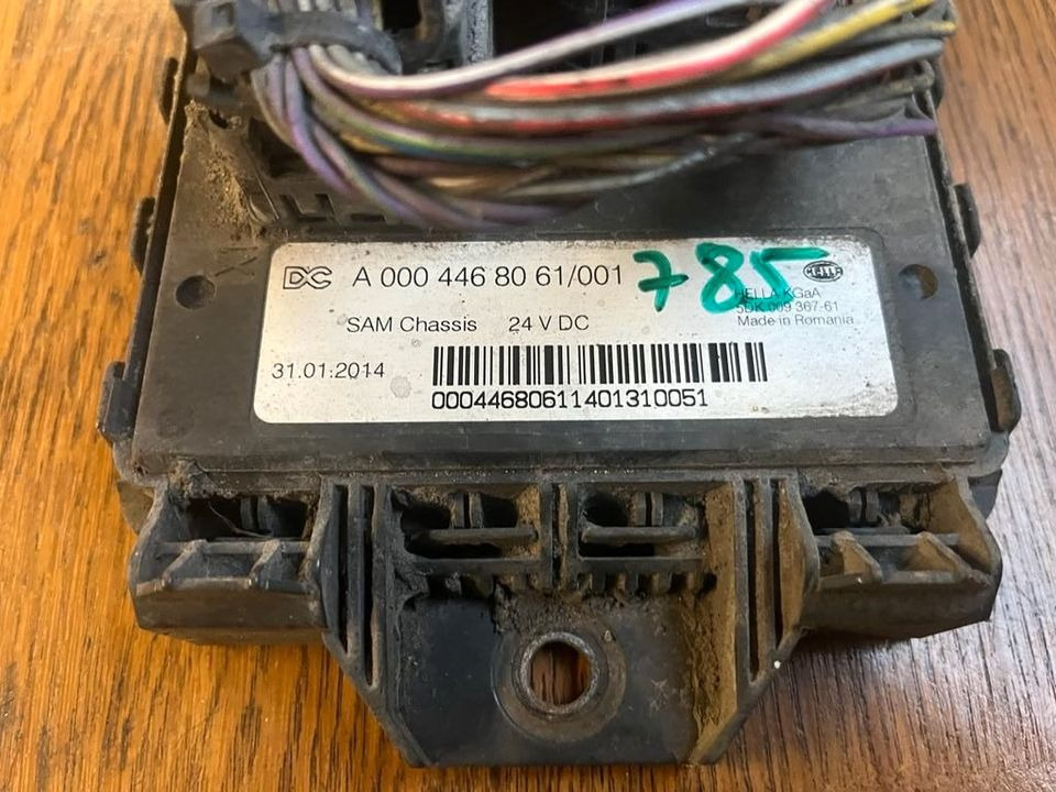 Mercedes Actros MP4 SAM Modul A0004468061 - Sistema elétrico por Camião: foto 2 Mercedes Actros MP4 SAM Modul A0004468061 - Sistema elétrico por Camião: foto 2