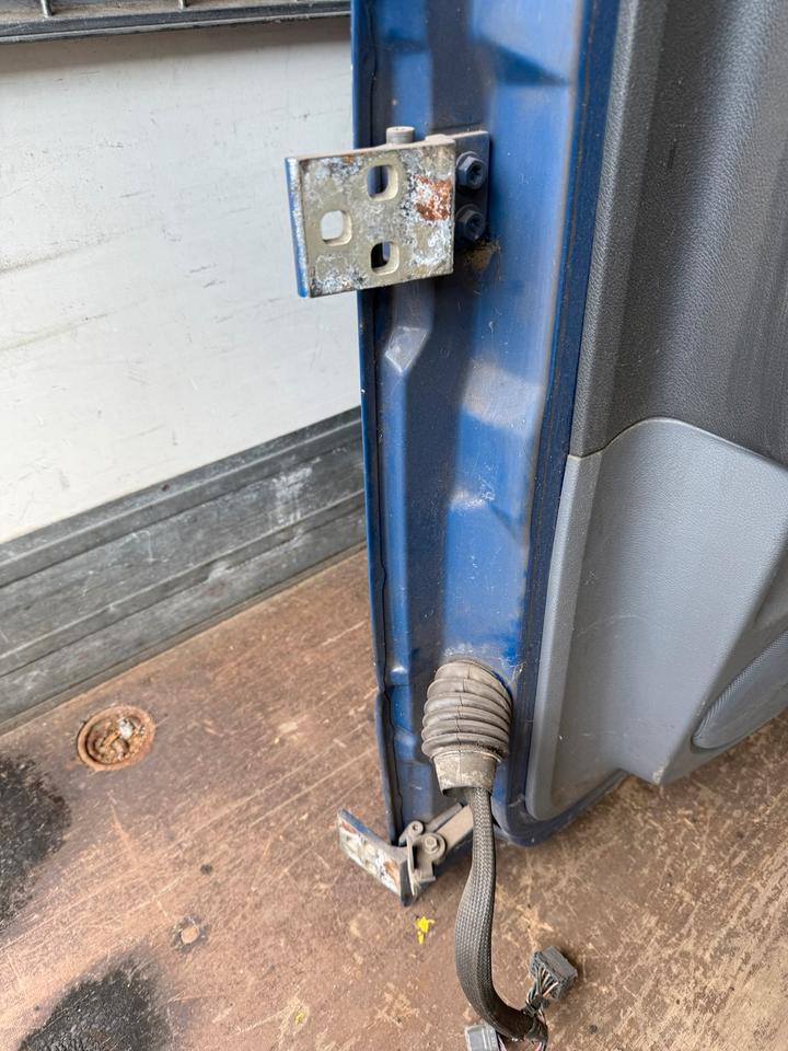 Mercedes Atego 2 Beifahrertür Blau Spiegel Innenverkleidung LN 68 - Porta e peças por Camião: foto 4 Mercedes Atego 2 Beifahrertür Blau Spiegel Innenverkleidung LN 68 - Porta e peças por Camião: foto 4