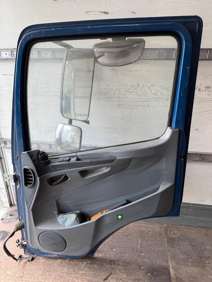 Mercedes Atego 2 Beifahrertür Blau Spiegel Innenverkleidung LN 68 - Porta e peças por Camião: foto 2 Mercedes Atego 2 Beifahrertür Blau Spiegel Innenverkleidung LN 68 - Porta e peças por Camião: foto 2
