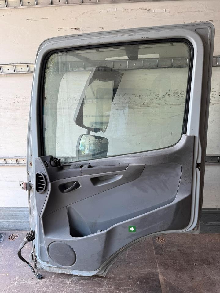 Mercedes Atego 2 Beifahrertür Grau Spiegel Innenverkleidung LN 70 - Porta e peças por Camião: foto 2 Mercedes Atego 2 Beifahrertür Grau Spiegel Innenverkleidung LN 70 - Porta e peças por Camião: foto 2