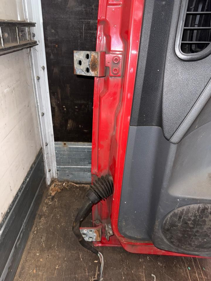Mercedes Atego 2 Beifahrertür Rot Spiegel Innenverkleidung LN 77 - Porta e peças por Camião: foto 4 Mercedes Atego 2 Beifahrertür Rot Spiegel Innenverkleidung LN 77 - Porta e peças por Camião: foto 4