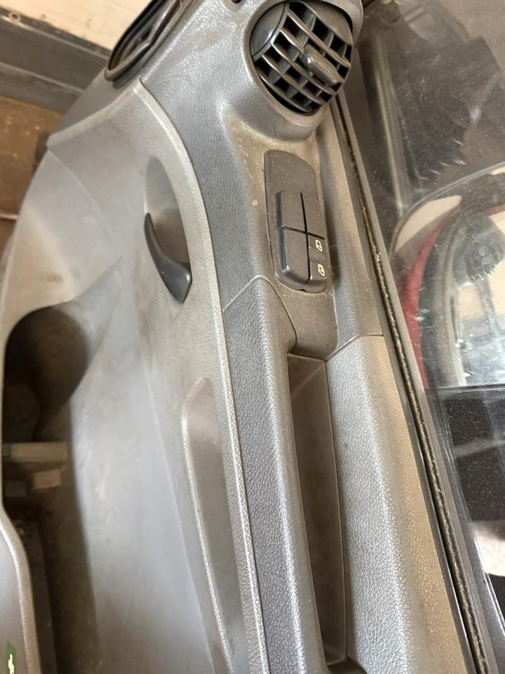 Mercedes Atego 2 Beifahrertür Rot Spiegel Innenverkleidung LN 77 - Porta e peças por Camião: foto 5 Mercedes Atego 2 Beifahrertür Rot Spiegel Innenverkleidung LN 77 - Porta e peças por Camião: foto 5