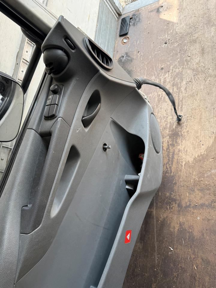 Mercedes Atego 2 Fahrertür Weiße Spiegel Innenverkleidung LN 72 - Porta e peças por Camião: foto 4 Mercedes Atego 2 Fahrertür Weiße Spiegel Innenverkleidung LN 72 - Porta e peças por Camião: foto 4