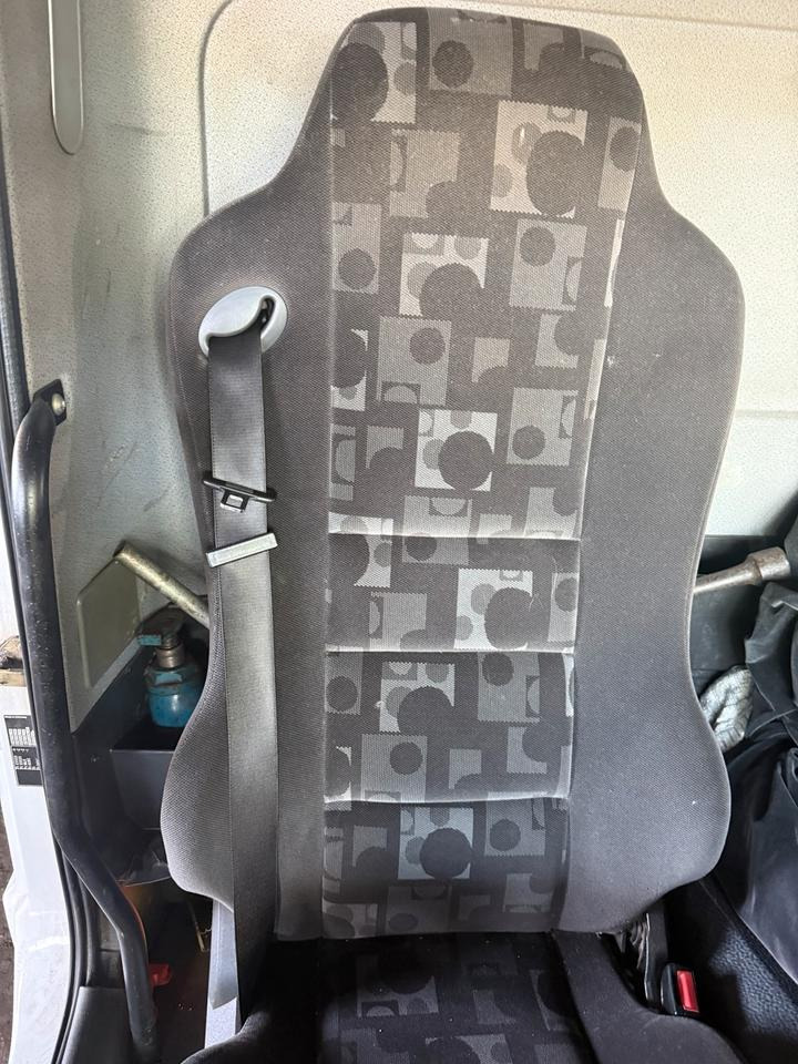 Mercedes Atego 3 Beifahrersitz mit Luft - Banco por Camião: foto 4 Mercedes Atego 3 Beifahrersitz mit Luft - Banco por Camião: foto 4