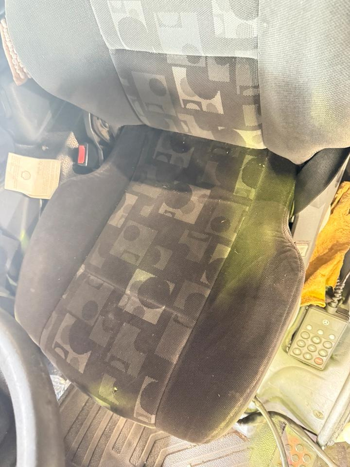 Mercedes Atego 3 Fahrersitz - Banco por Camião: foto 2 Mercedes Atego 3 Fahrersitz - Banco por Camião: foto 2