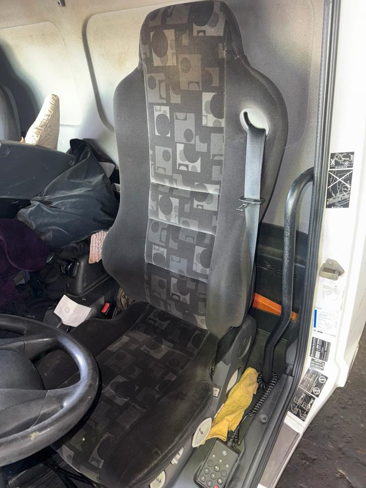 Mercedes Atego 3 Fahrersitz - Banco por Camião: foto 1 Mercedes Atego 3 Fahrersitz - Banco por Camião: foto 1