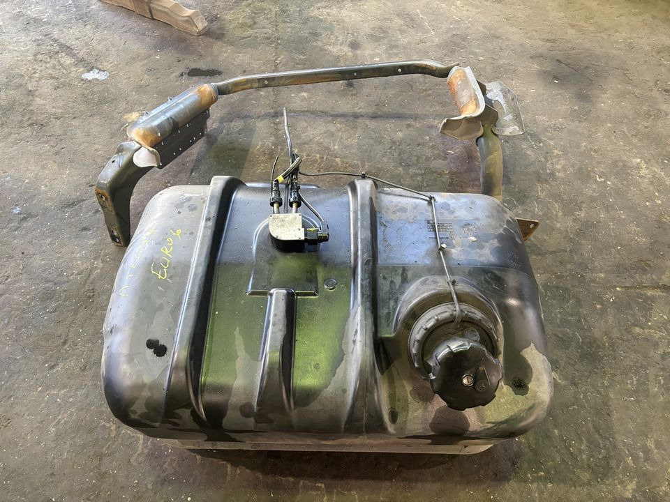 Mercedes Atego 4 EU6 Dieseltank Tank Tankbehälter 200L - Tanque de combustível por Camião: foto 1 Mercedes Atego 4 EU6 Dieseltank Tank Tankbehälter 200L - Tanque de combustível por Camião: foto 1
