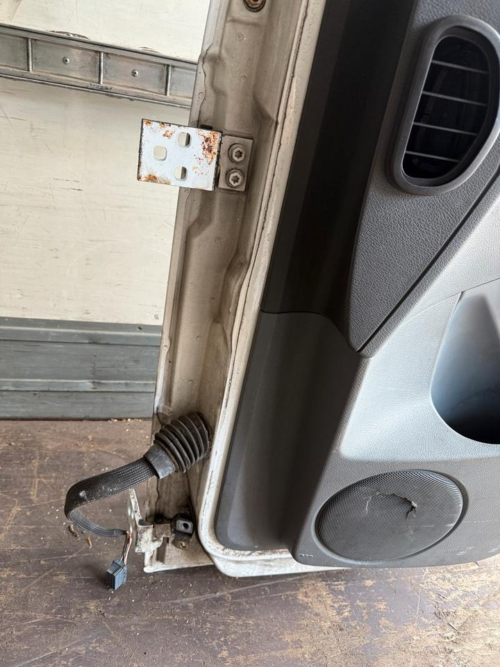 Mercedes Atego Beifahrertür Weiß Spiegel Innenverkleidung LN 75 - Porta e peças por Camião: foto 4 Mercedes Atego Beifahrertür Weiß Spiegel Innenverkleidung LN 75 - Porta e peças por Camião: foto 4