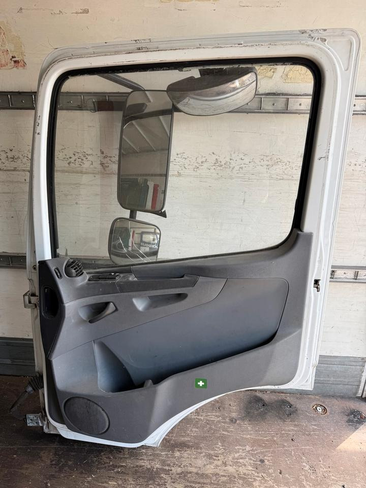 Mercedes Atego Beifahrertür weiß Spiegel Innenverkleidung - Porta e peças por Camião: foto 2 Mercedes Atego Beifahrertür weiß Spiegel Innenverkleidung - Porta e peças por Camião: foto 2