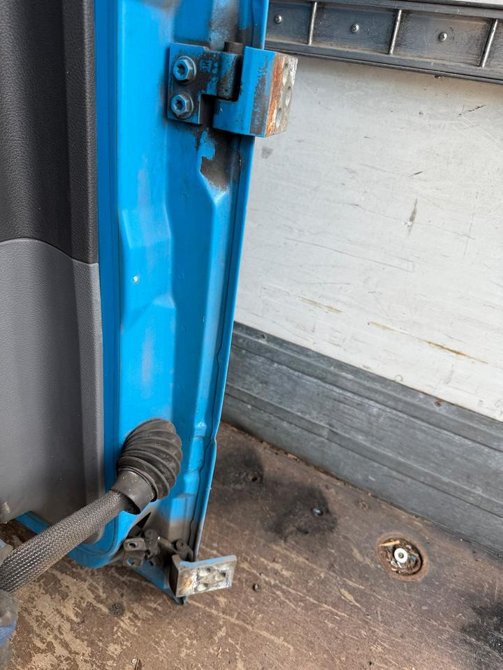 Mercedes Atego Fahrertür Blau Spiegel Innenverkleidung LN 73 - Porta e peças por Camião: foto 5 Mercedes Atego Fahrertür Blau Spiegel Innenverkleidung LN 73 - Porta e peças por Camião: foto 5