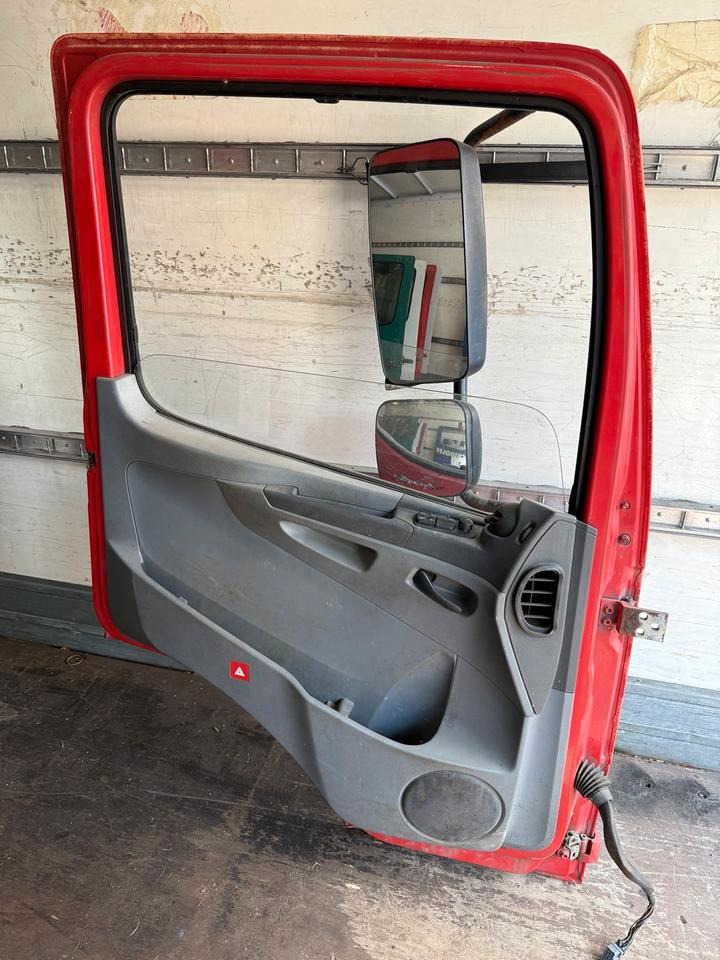 Mercedes Atego Fahrertür Rot Spiegel Innenverkleidung LN 74 - Porta e peças por Camião: foto 2 Mercedes Atego Fahrertür Rot Spiegel Innenverkleidung LN 74 - Porta e peças por Camião: foto 2