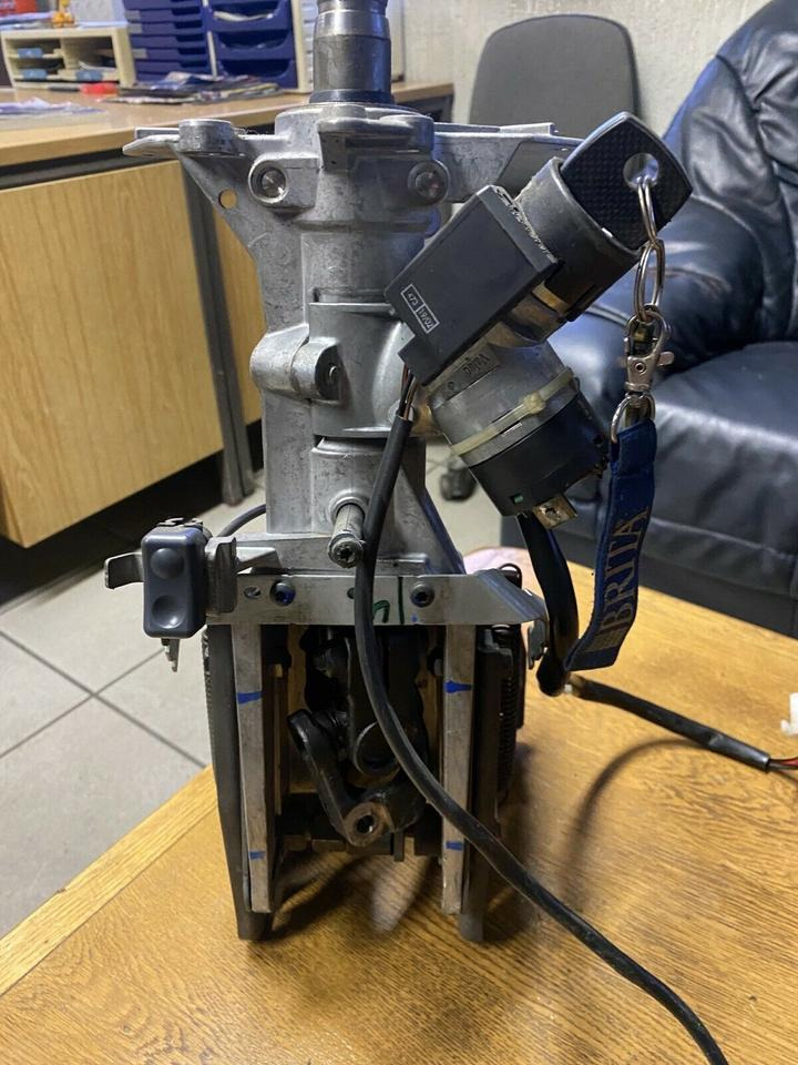 Mercedes Atego Lenksäule Lenkung mit Zündschloss & Schlüssel - Coluna de direcção por Camião: foto 4 Mercedes Atego Lenksäule Lenkung mit Zündschloss & Schlüssel - Coluna de direcção por Camião: foto 4