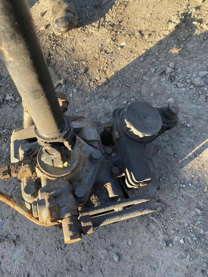 Mercedes Atego Lenkung Lenkgetriebe LS4 A 970 461 06 11 - Direcção por Camião: foto 4 Mercedes Atego Lenkung Lenkgetriebe LS4 A 970 461 06 11 - Direcção por Camião: foto 4