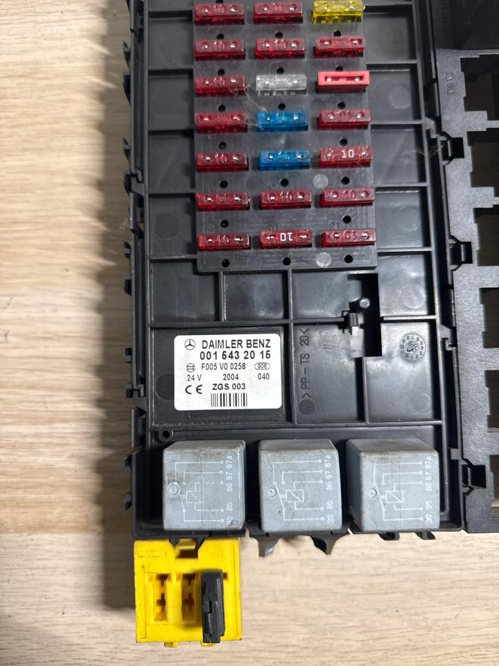 Mercedes Atego Sicherungskasten A0015432015 - Sistema elétrico por Camião: foto 3 Mercedes Atego Sicherungskasten A0015432015 - Sistema elétrico por Camião: foto 3