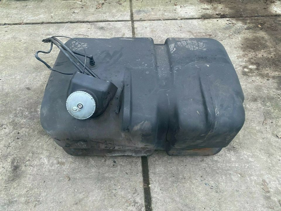 Mercedes Atego Tank Tankbehälter A 970470201, A 970471xx01 - Tanque de combustível por Camião: foto 3 Mercedes Atego Tank Tankbehälter A 970470201, A 970471xx01 - Tanque de combustível por Camião: foto 3