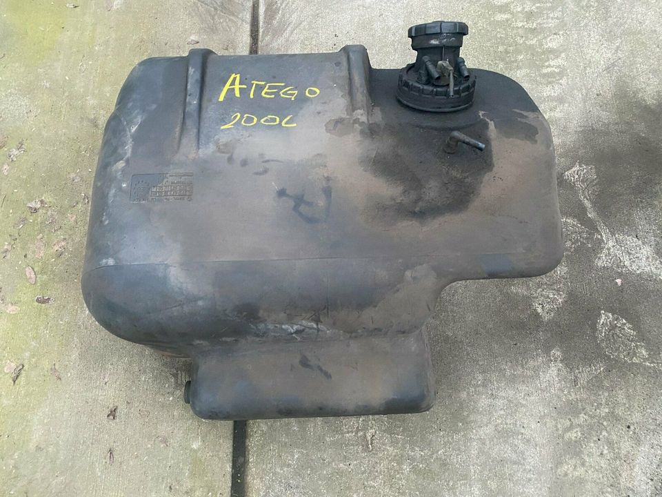 Mercedes Atego Tank Tankbehälter A 9704711501, A9704711201 - Tanque de combustível por Camião: foto 3 Mercedes Atego Tank Tankbehälter A 9704711501, A9704711201 - Tanque de combustível por Camião: foto 3