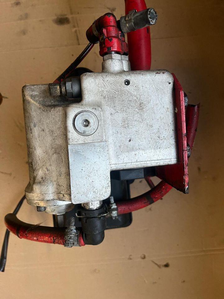 Mercedes-Benz Actros Atego EU4 EU5 AdBlue Pumpe A0001401578 - Bomba de combustivel por Camião: foto 4 Mercedes-Benz Actros Atego EU4 EU5 AdBlue Pumpe A0001401578 - Bomba de combustivel por Camião: foto 4