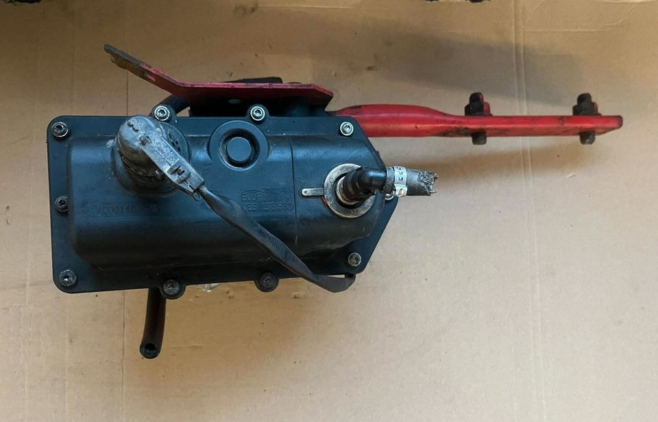 Mercedes-Benz Actros Atego EU4 EU5 AdBlue Pumpe A0001401578 - Bomba de combustivel por Camião: foto 1 Mercedes-Benz Actros Atego EU4 EU5 AdBlue Pumpe A0001401578 - Bomba de combustivel por Camião: foto 1