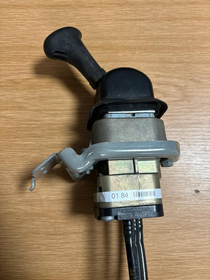 Mercedes KNORR-BREMSE Bremsventil Handbremsventil A0004200184 - Manete de mudanças por Camião: foto 2 Mercedes KNORR-BREMSE Bremsventil Handbremsventil A0004200184 - Manete de mudanças por Camião: foto 2