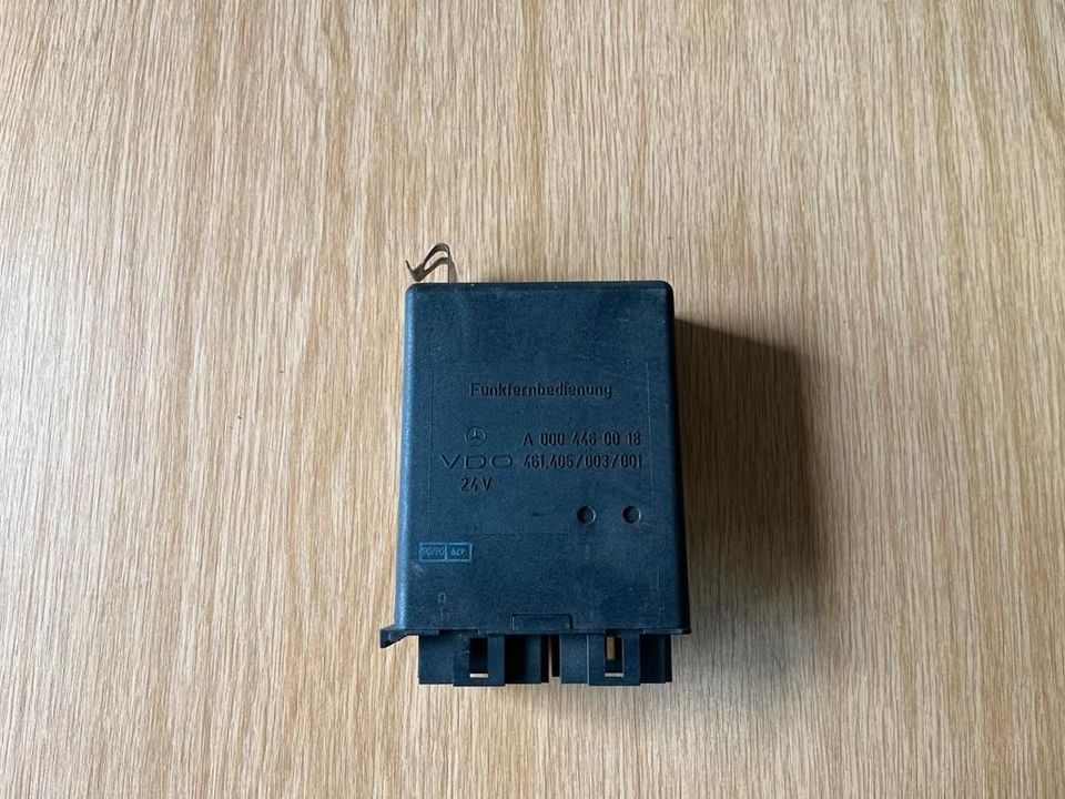 Mercedes VDO Funkfernbedienung Steuergerät A 000 446 00 18 - Centralina electrónica por Camião: foto 1 Mercedes VDO Funkfernbedienung Steuergerät A 000 446 00 18 - Centralina electrónica por Camião: foto 1