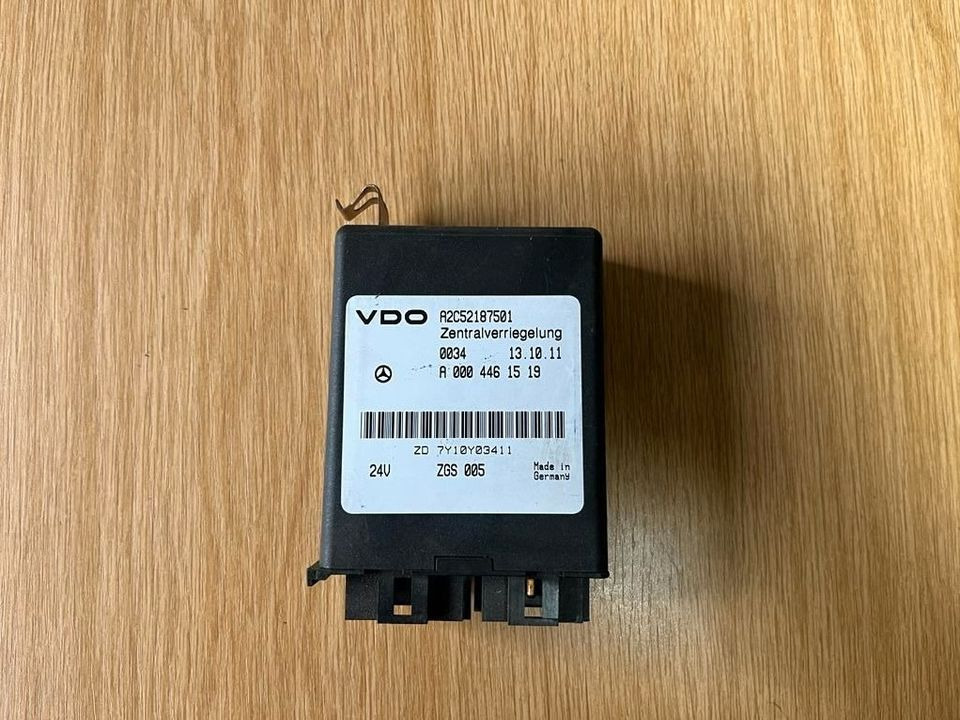 Mercedes VDO Zentralverriegelung Steuergerät A 000 446 15 19 - Centralina electrónica por Camião: foto 1 Mercedes VDO Zentralverriegelung Steuergerät A 000 446 15 19 - Centralina electrónica por Camião: foto 1
