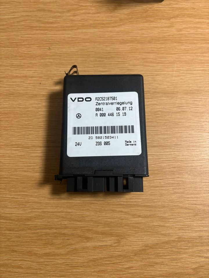 Mercedes VDO Zentralverriegelung Steuergerät A0004461519 - Centralina electrónica por Camião: foto 1 Mercedes VDO Zentralverriegelung Steuergerät A0004461519 - Centralina electrónica por Camião: foto 1