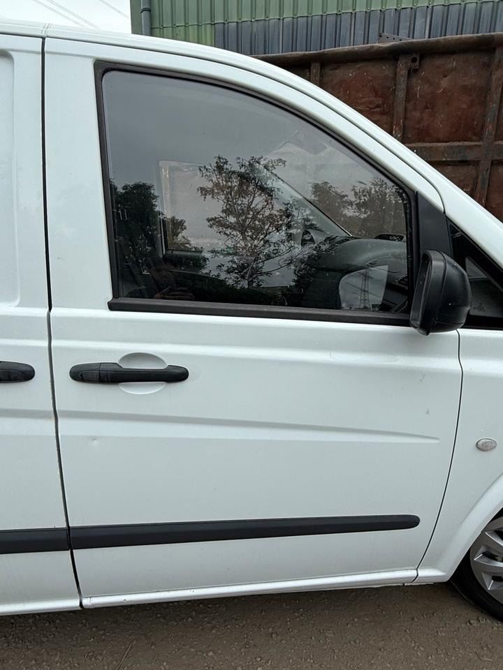 Mercedes VITO Beifahrertür Rechts komplett BJ 2012 - Porta e peças por Veículo comercial: foto 1 Mercedes VITO Beifahrertür Rechts komplett BJ 2012 - Porta e peças por Veículo comercial: foto 1