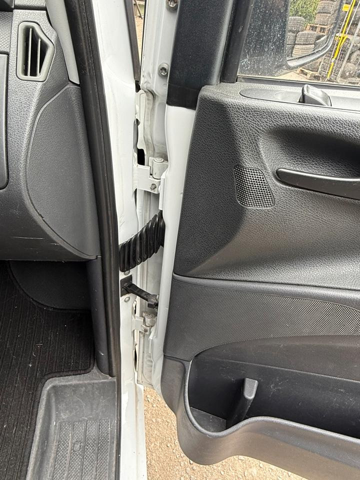 Mercedes VITO Beifahrertür Rechts komplett BJ 2012 - Porta e peças por Veículo comercial: foto 3 Mercedes VITO Beifahrertür Rechts komplett BJ 2012 - Porta e peças por Veículo comercial: foto 3