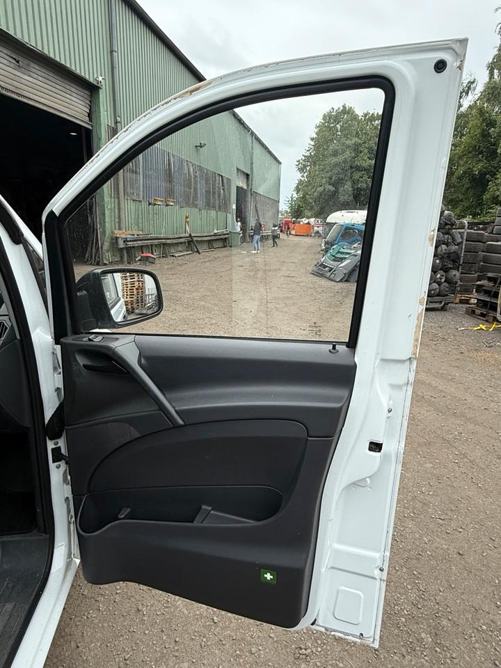 Mercedes VITO Beifahrertür Rechts komplett BJ 2012 - Porta e peças por Veículo comercial: foto 2 Mercedes VITO Beifahrertür Rechts komplett BJ 2012 - Porta e peças por Veículo comercial: foto 2