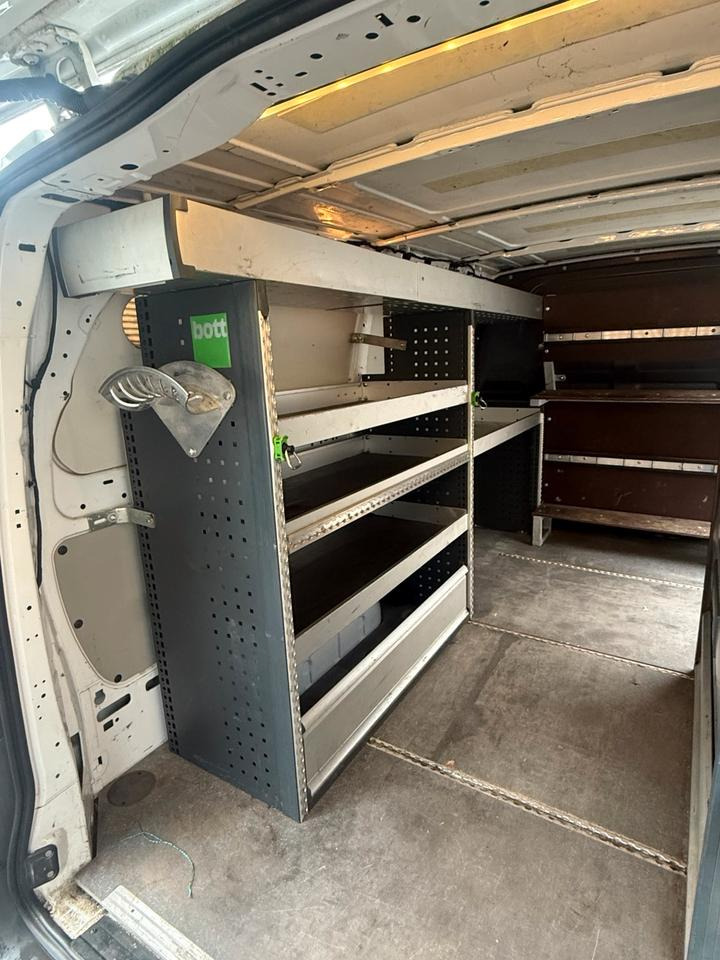 Fahrzeugeinrichtung ( Regale ) Mercedes Vito - Peça de reposição por Camião: foto 4 Fahrzeugeinrichtung ( Regale ) Mercedes Vito - Peça de reposição por Camião: foto 4