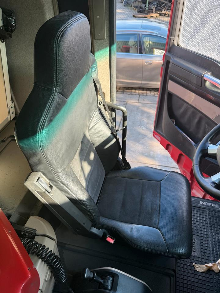 MAN TGX EU6 Fahrersitz Alcantara Leder - Peça de reposição: foto 4 MAN TGX EU6 Fahrersitz Alcantara Leder - Peça de reposição: foto 4