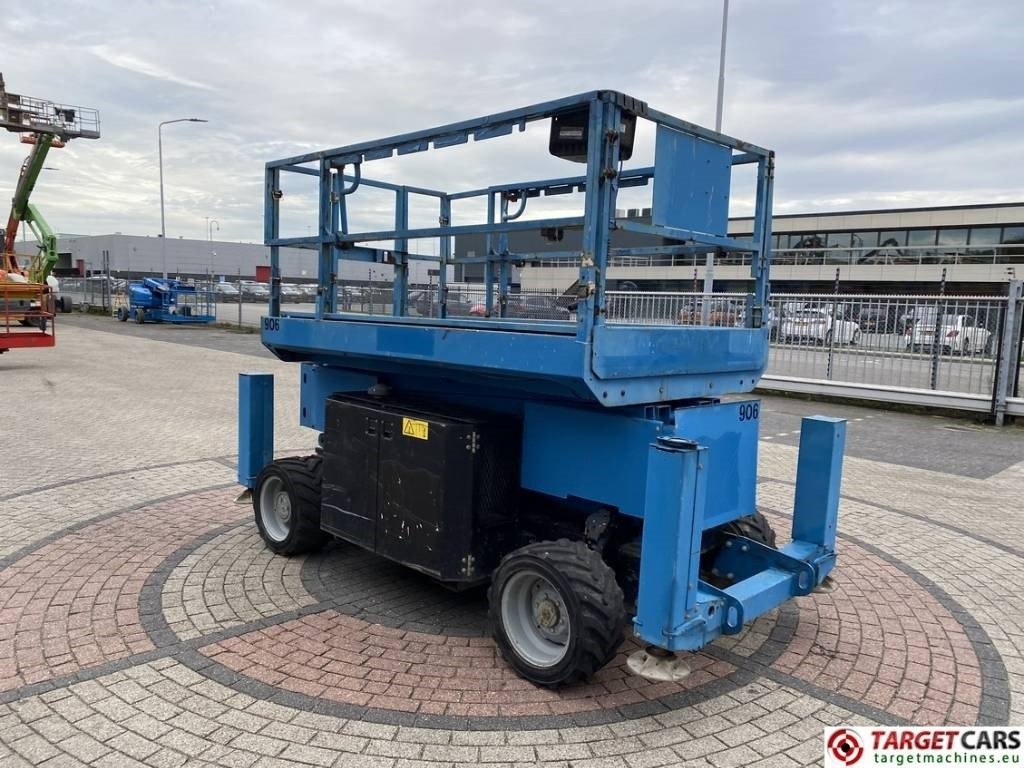 Genie GS-3369RT Diesel 4x4 Scissor Work Lift 1196cm - Plataforma de Tijera/ Plataforma de tesoura: foto 2 Genie GS-3369RT Diesel 4x4 Scissor Work Lift 1196cm - Plataforma de Tijera/ Plataforma de tesoura: foto 2