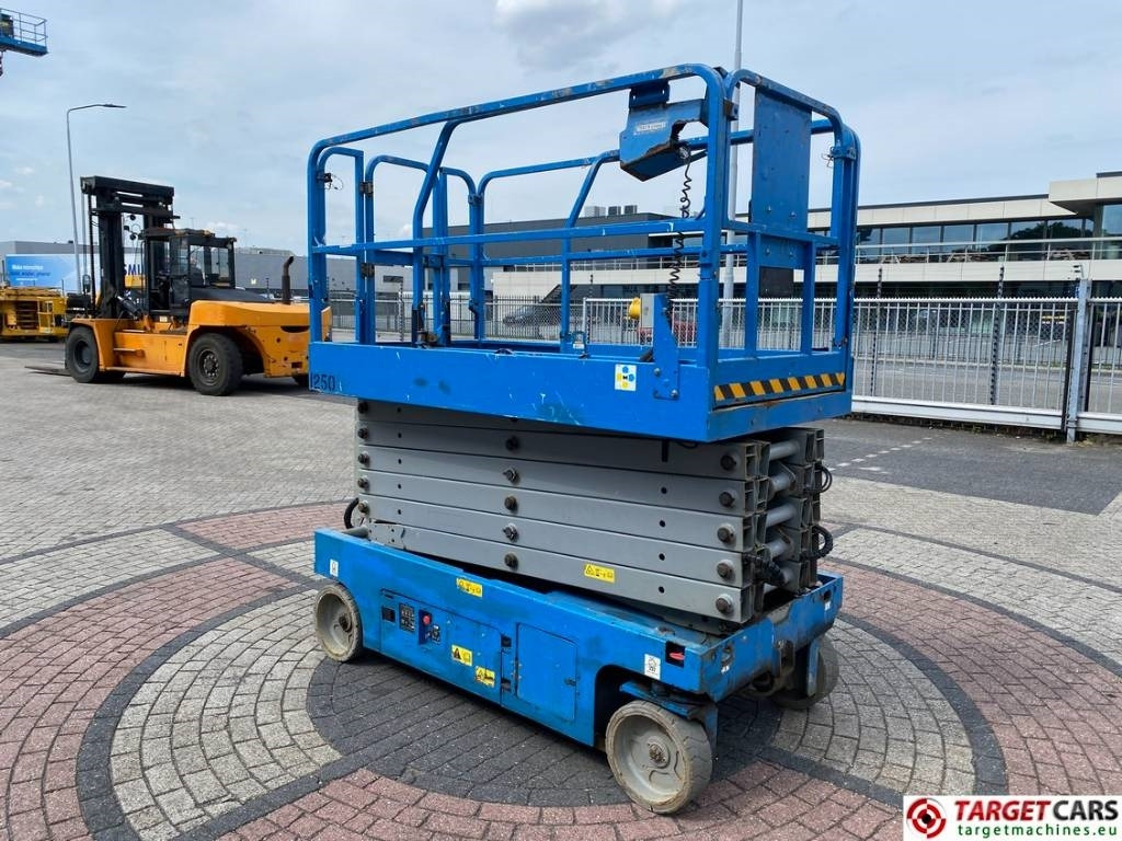 Genie GS-4047 Electric 4047 Scissor Work Lift 1389cm - Plataforma de Tijera/ Plataforma de tesoura: foto 2 Genie GS-4047 Electric 4047 Scissor Work Lift 1389cm - Plataforma de Tijera/ Plataforma de tesoura: foto 2