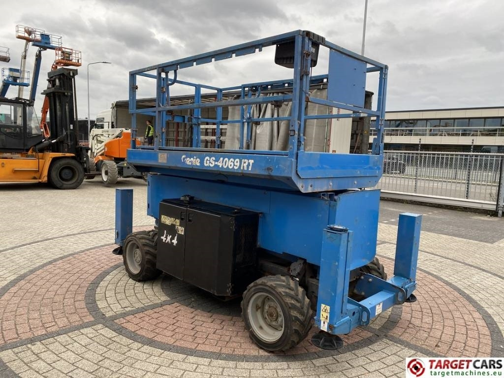 Genie GS-4069RT Diesel 4x4 Scissor Work Lift 1412cm - Plataforma de Tijera/ Plataforma de tesoura: foto 2 Genie GS-4069RT Diesel 4x4 Scissor Work Lift 1412cm - Plataforma de Tijera/ Plataforma de tesoura: foto 2