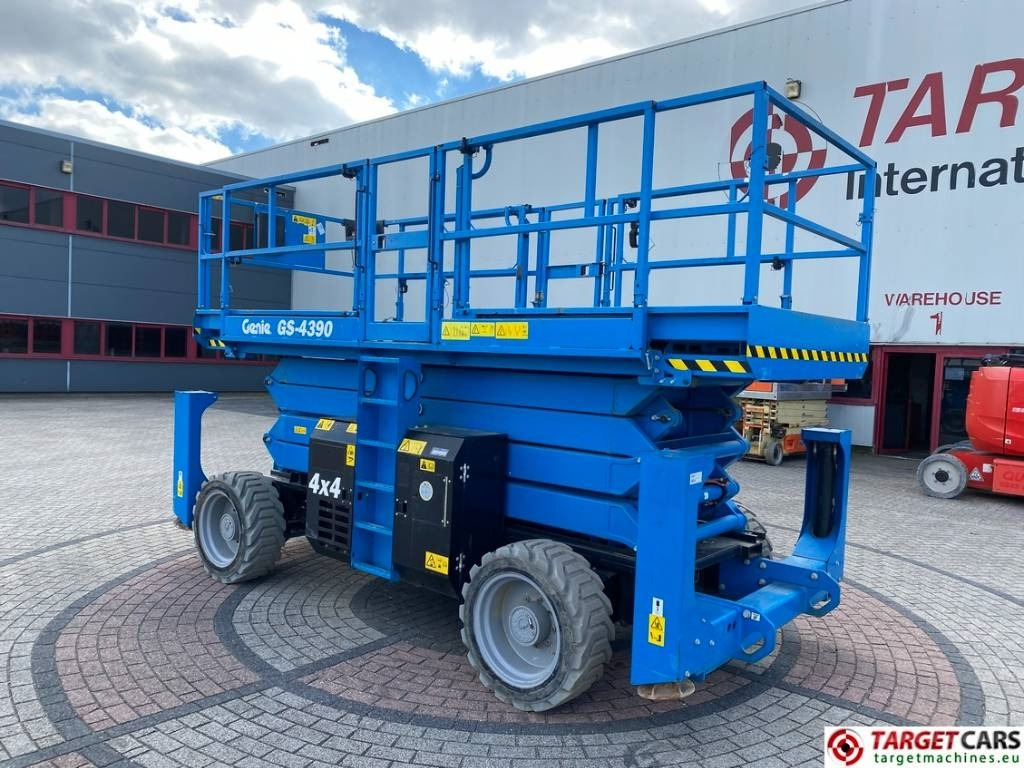 Genie GS-4390 RT LPG 4x4 Scissor Work Lift 1511cm - Plataforma de Tijera/ Plataforma de tesoura: foto 4 Genie GS-4390 RT LPG 4x4 Scissor Work Lift 1511cm - Plataforma de Tijera/ Plataforma de tesoura: foto 4