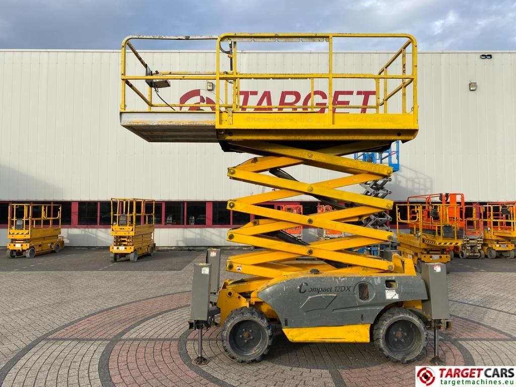 Haulotte Compact 12DX Diesel 4x4 Scissor Work Lift 1206cm - Plataforma de Tijera/ Plataforma de tesoura: foto 5 Haulotte Compact 12DX Diesel 4x4 Scissor Work Lift 1206cm - Plataforma de Tijera/ Plataforma de tesoura: foto 5
