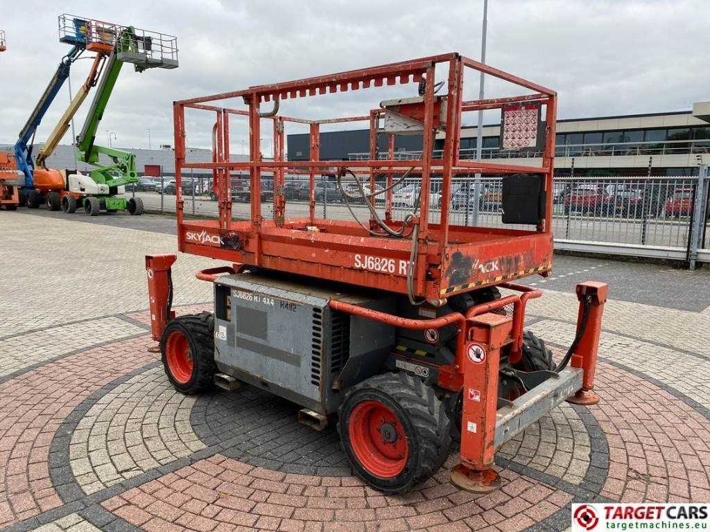 SkyJack SJ6826 RT Diesel 4x4 Scissor Work Lift 992cm - Plataforma de Tijera/ Plataforma de tesoura: foto 2 SkyJack SJ6826 RT Diesel 4x4 Scissor Work Lift 992cm - Plataforma de Tijera/ Plataforma de tesoura: foto 2