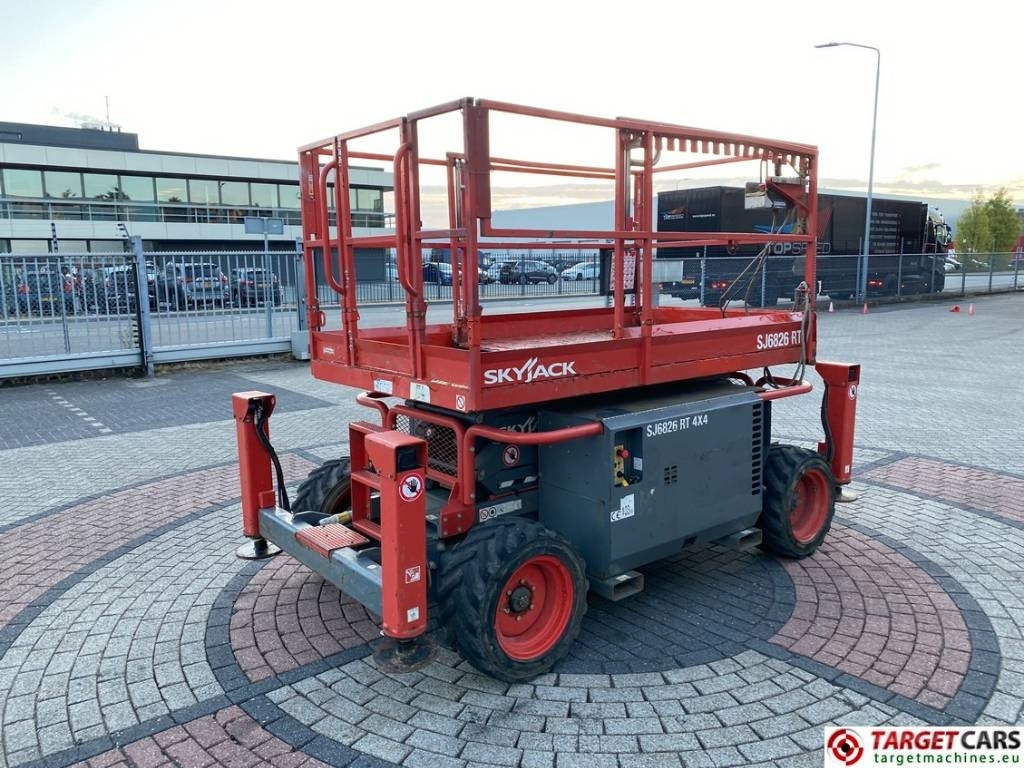 SkyJack SJ6826RT Diesel 4x4 Scissor 6826 Work Lift 992cm - Plataforma de Tijera/ Plataforma de tesoura: foto 3 SkyJack SJ6826RT Diesel 4x4 Scissor 6826 Work Lift 992cm - Plataforma de Tijera/ Plataforma de tesoura: foto 3