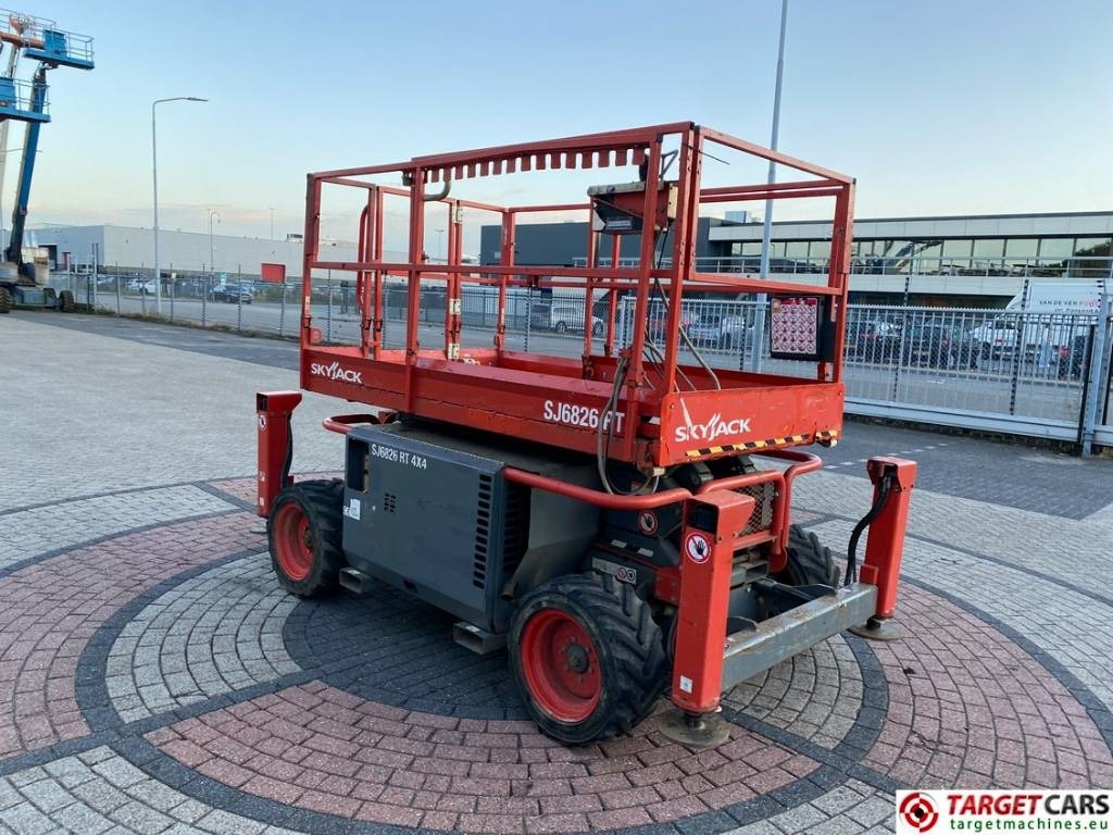 SkyJack SJ6826RT Diesel 4x4 Scissor 6826 Work Lift 992cm - Plataforma de Tijera/ Plataforma de tesoura: foto 2 SkyJack SJ6826RT Diesel 4x4 Scissor 6826 Work Lift 992cm - Plataforma de Tijera/ Plataforma de tesoura: foto 2